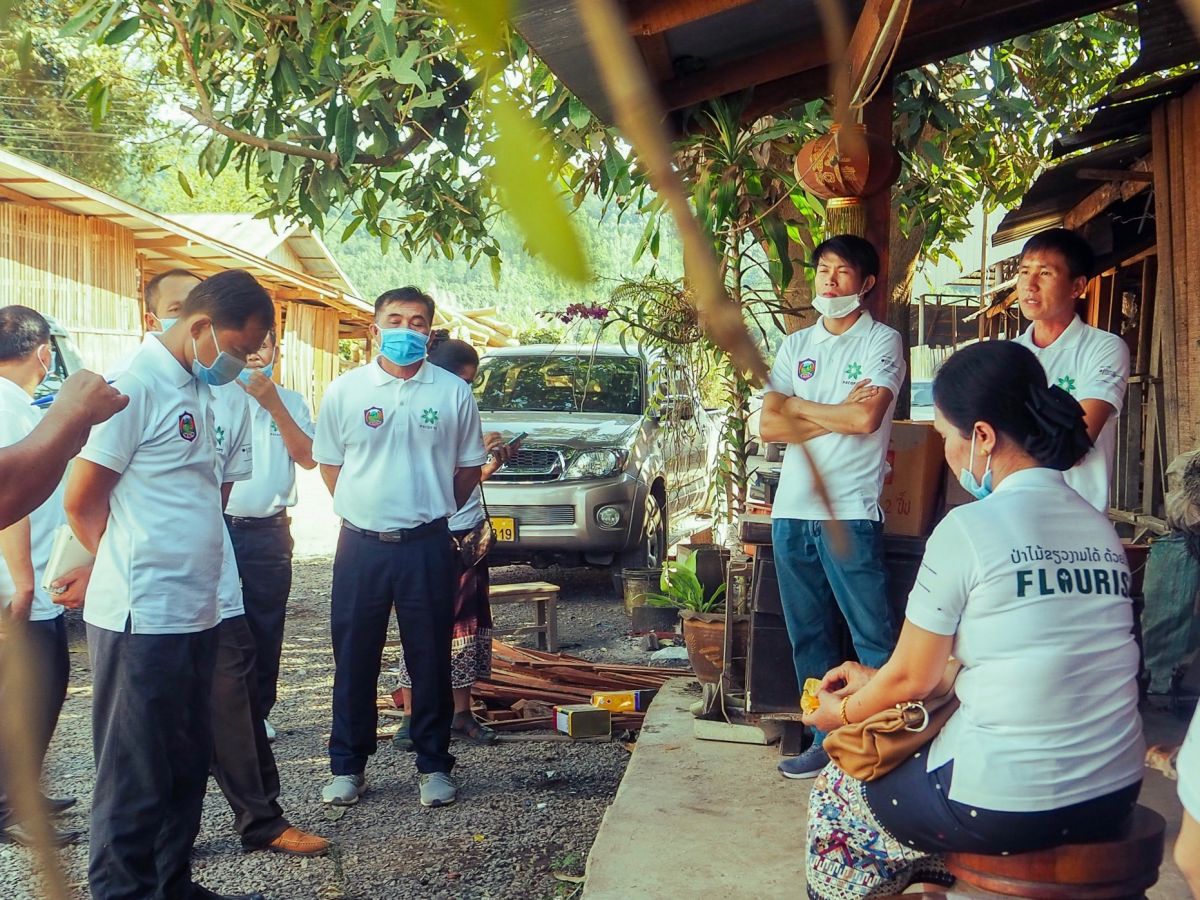 Villagers take a RECOFTC study tour supported by FLOURISH to the Singthoun wood processing company in Houayxai District, Bokeo Province, 29 December 2020.