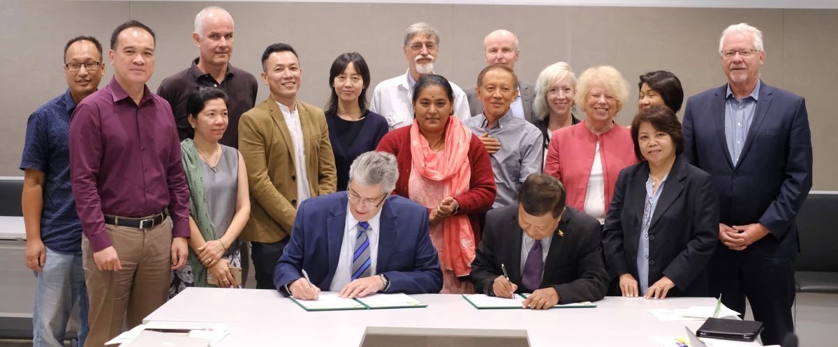 DG and KKL signing the MoU