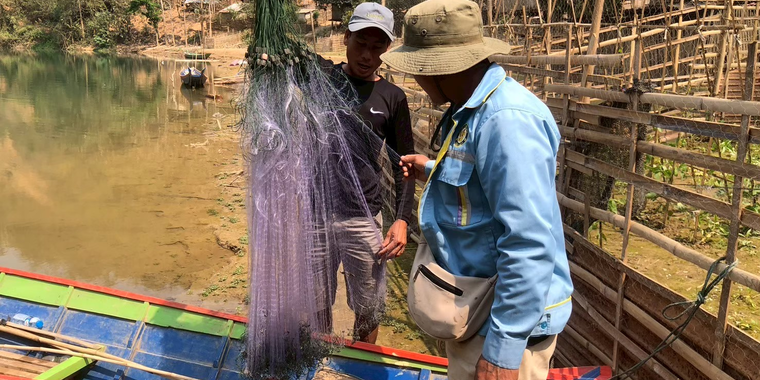 Field team checking sampling gear (gill nets) before collecting aquatic biological specimens along the riverbank. Photo by Maejo University