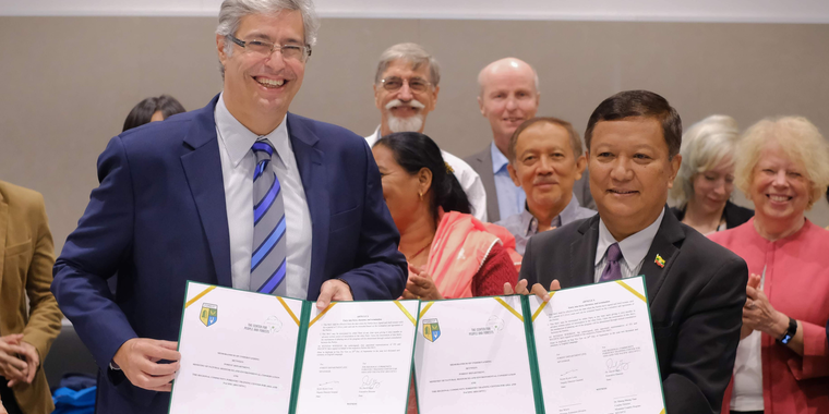 DG and KKL holding the MoU