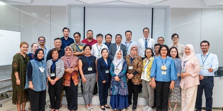 Principal investigators and co-principal investigators from Explore-supported research with CIFOR-ICRAF, RECOFTC and Sida colleagues at the RECOFTC office in Bangkok, Thailand.