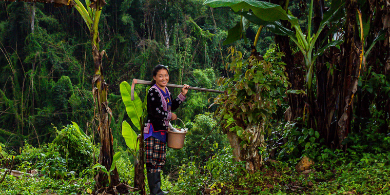 A local woman in Kio Nam Village in Thailand, where RECOFTC collaborates with the Hmong community to help address the impacts of climate change. 