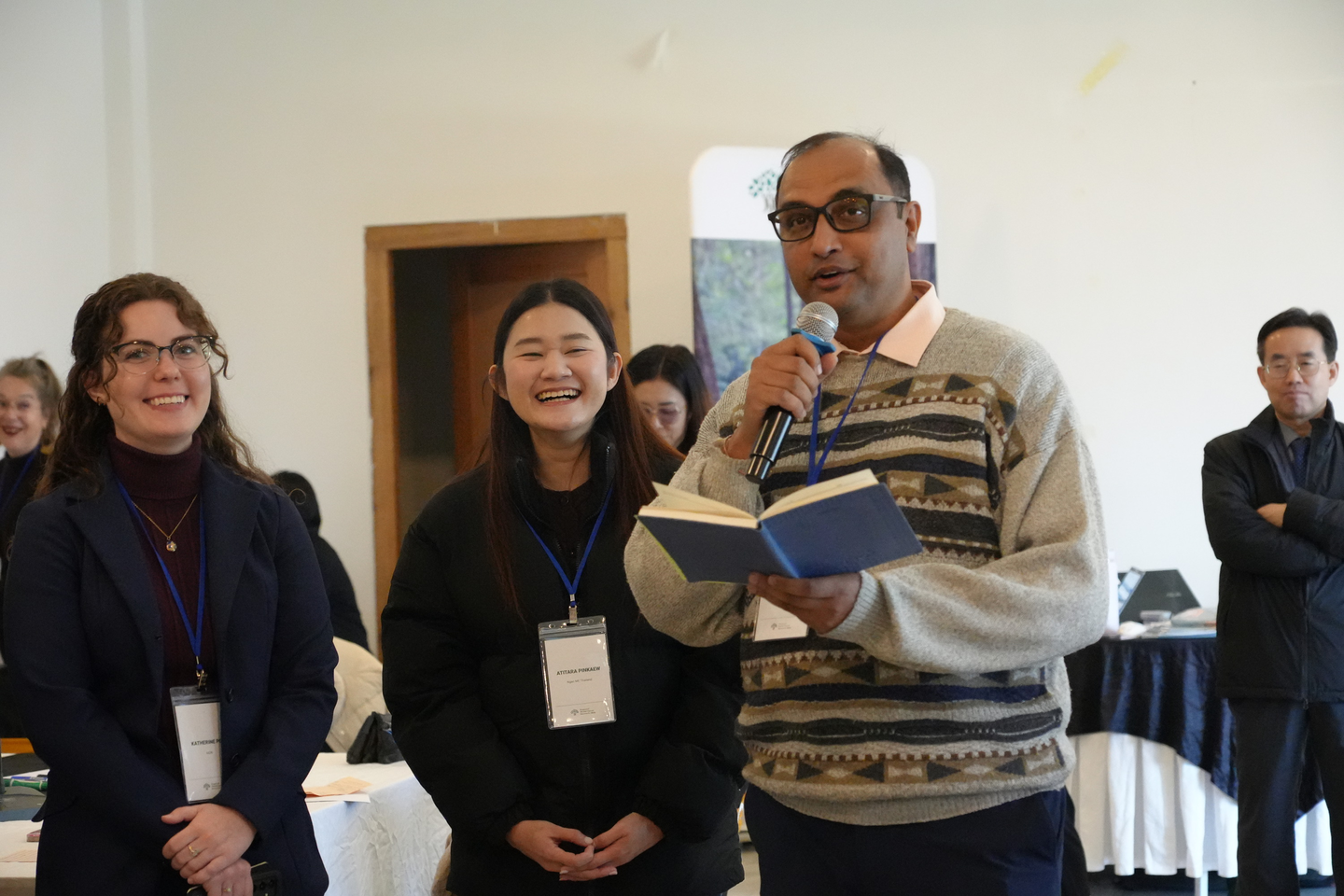 Model Forest members and partners exchanging their insights on the Model Forest Indicator Framework. 