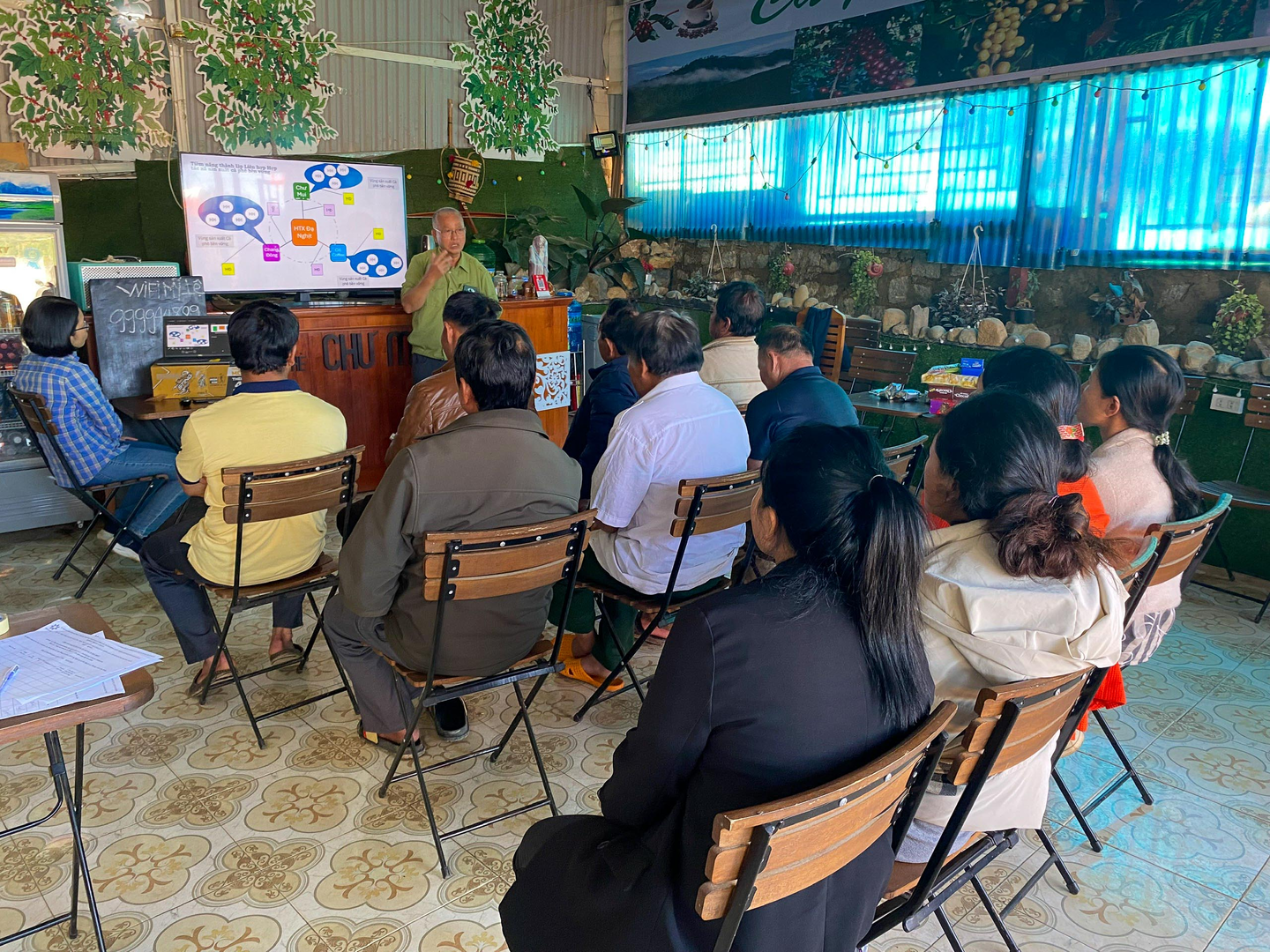 Coffee cooperative members attend a meeting about benefit-sharing mechanisms in Lam Dong province, Viet Nam.